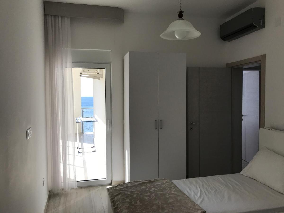 First Line Of The Sea 1 Apartment Dobra Voda Exterior photo